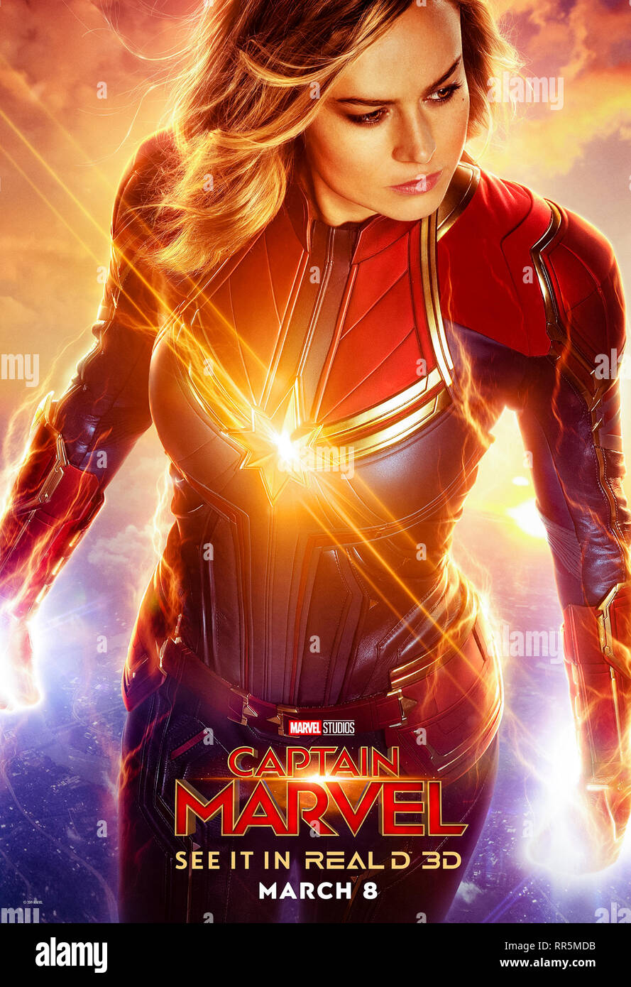 Capitaine Marvel (2019) dirigé par Anna Boden et Ryan Fleck et avec Brie Larson, Gemma Chan et Samuel L. Jackson. Carol Danvers, pilote de l'USAF, devient l'un des superhéros les plus puissants de l'univers. Banque D'Images