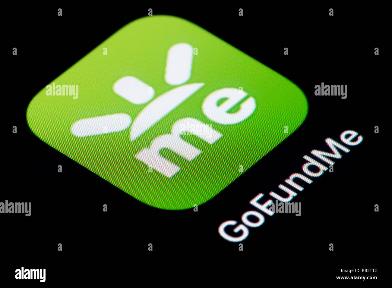 Un gros plan de l'icône de l'application GoFundMe, comme on le voit sur l'écran d'un téléphone intelligent (usage éditorial uniquement) Banque D'Images