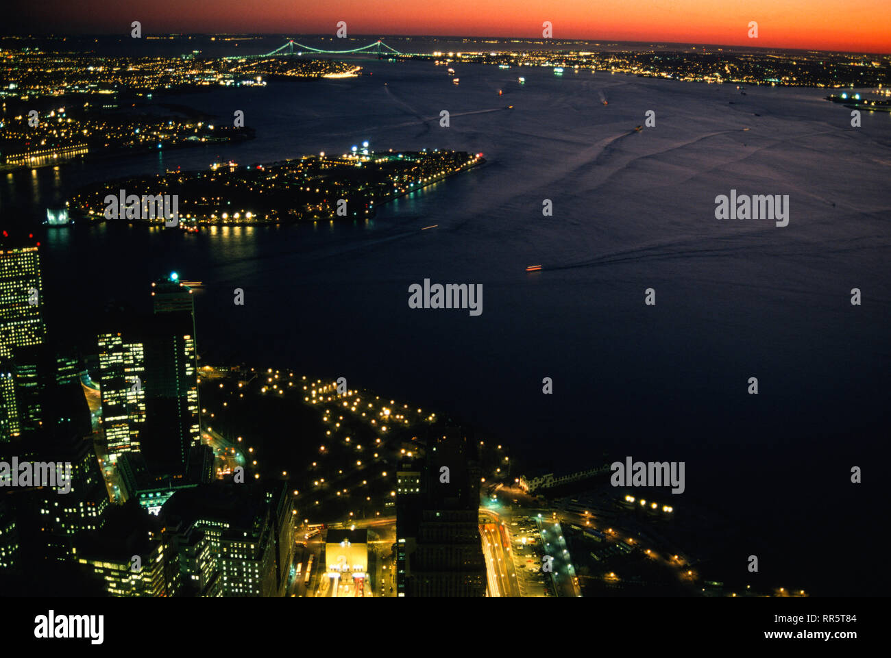 Vue depuis le World Trade Center de New York Harbor et de la pointe de Manhattan, 1996, NEW YORK, USA Banque D'Images