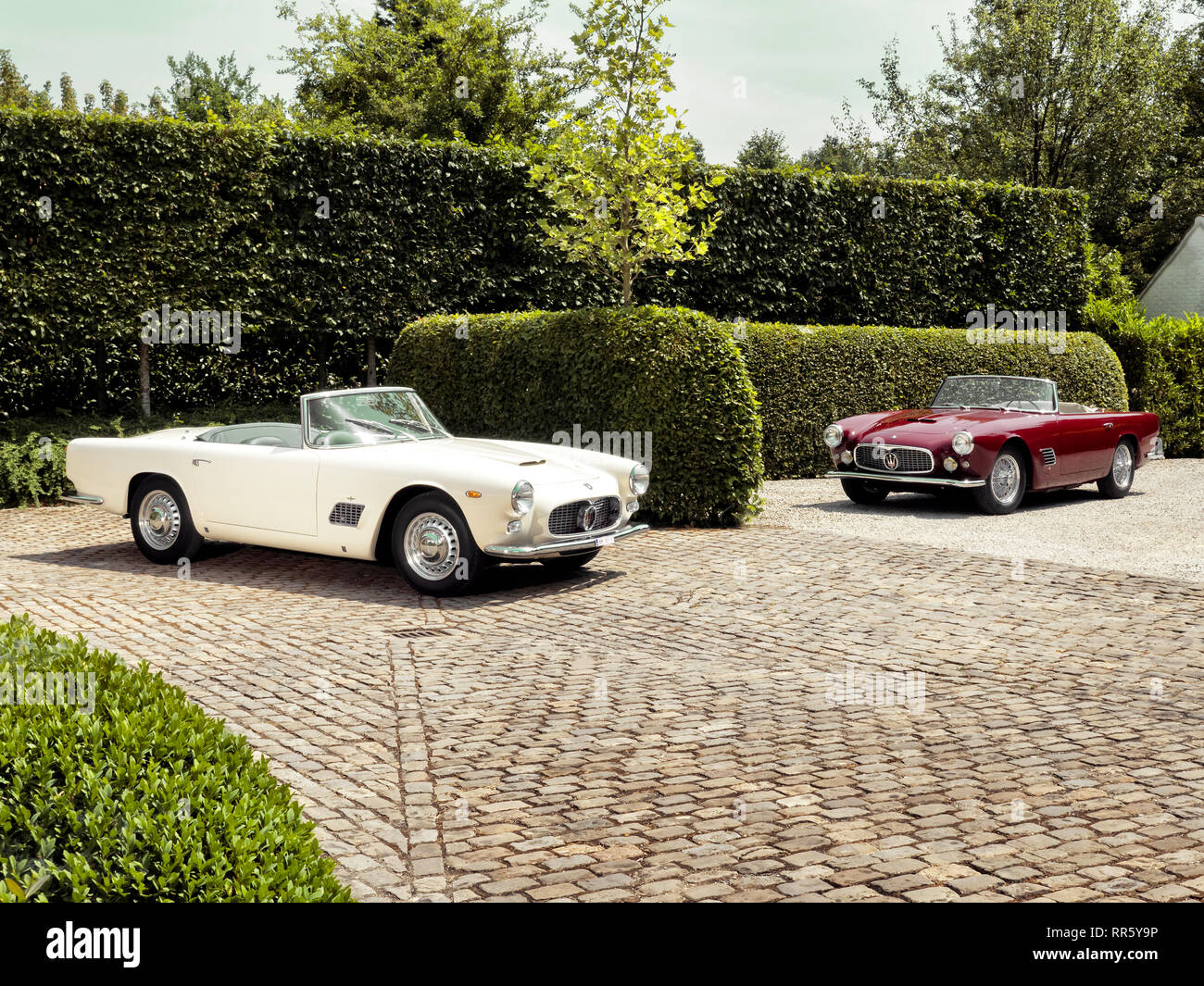 1963 Maserati 3500 GT-I et 3500Maserati 1958 GT décapotable (rouge) Banque D'Images