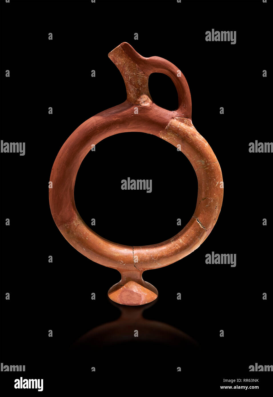Terre cuite en forme d'anneau Hittite navire - 16e siècle avant J.-C. - Hattusa ( Bogazkoy ) - Musée des civilisations anatoliennes, Ankara, Turquie . Contre le noir ba Banque D'Images