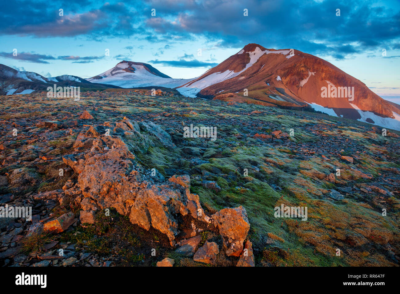 Paysages de montagne volcanique le long du sentier Laugavegur, entre l'Hrafntinnukser et Alftavatn. Hauts Plateaux du centre, Sudhurland, Islande. Banque D'Images