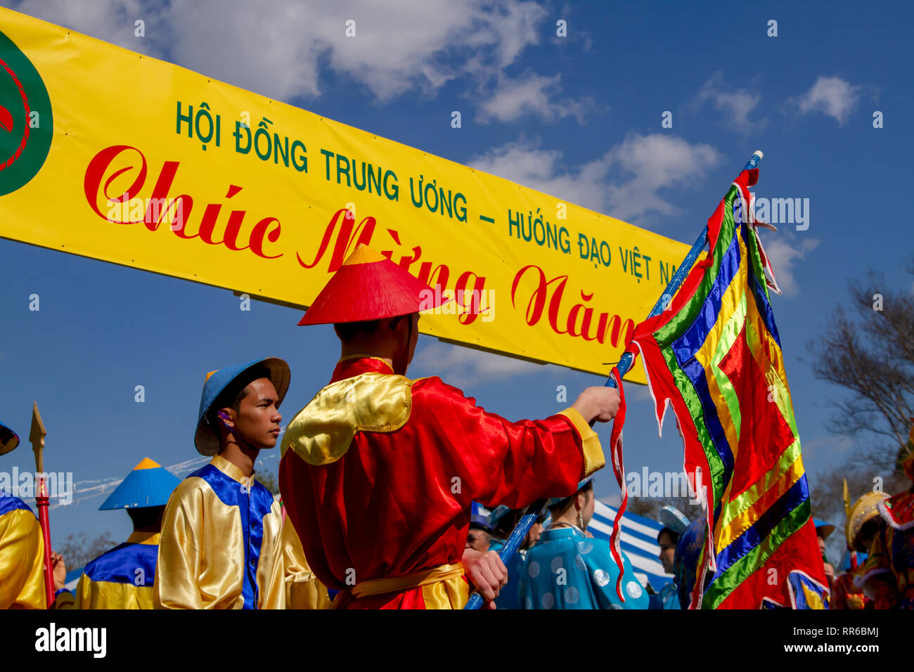 Acteur déguisé en soldat de l'Empereur Quang Trung à Los Angeles festival Tet Vietnamien Banque D'Images