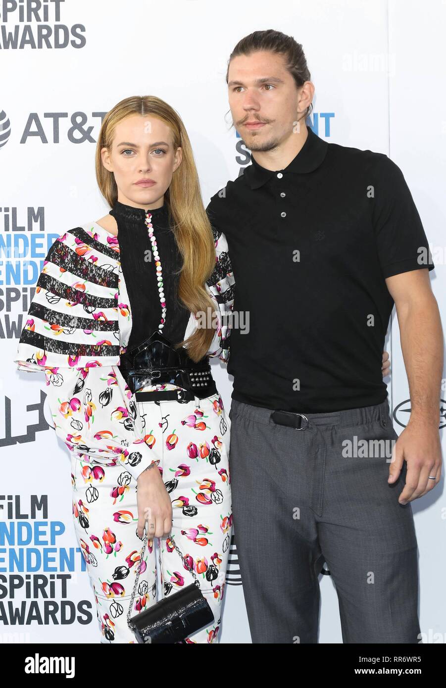 Riley Keough et mari Ben Smith-Petersen arrivent à le Film Independent Spirit Awards dans une tente à Santa Monica, Los Angeles, USA, le 23 février 2019. Dans le monde d'utilisation | Banque D'Images
