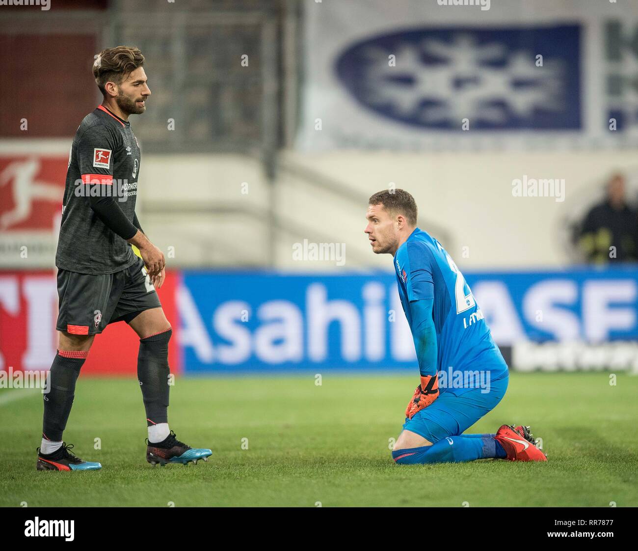 Düsseldorf, Deutschland. Feb 23, 2019. Christian gardien MATHENIA et Enrico VALENTINI l. (N) déçu après l'objectif à 1 : 1, Soccer 1.Bundesliga, 23.journée, Fortuna Dusseldorf (D) - FC Nuremberg (N) 2 : 1, 23.02.2019 à Düsseldorf/Allemagne. # # DFL règlement interdit toute utilisation des photographies comme des séquences d'images et/ou quasi-vidéo # # | Conditions de crédit dans le monde entier : dpa/Alamy Live News Banque D'Images