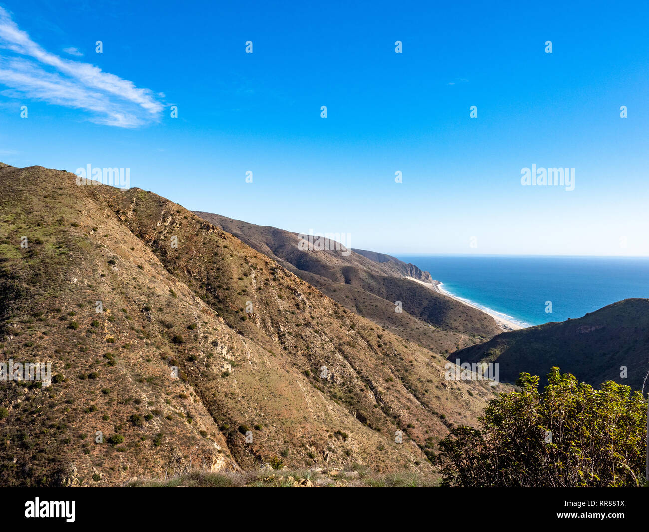 Vue sur la plage et l'océan Pacifique et fromChumash sentier de crête de Mugu, Point Mugu State Park, comté de Ventura, Californie, USA Banque D'Images