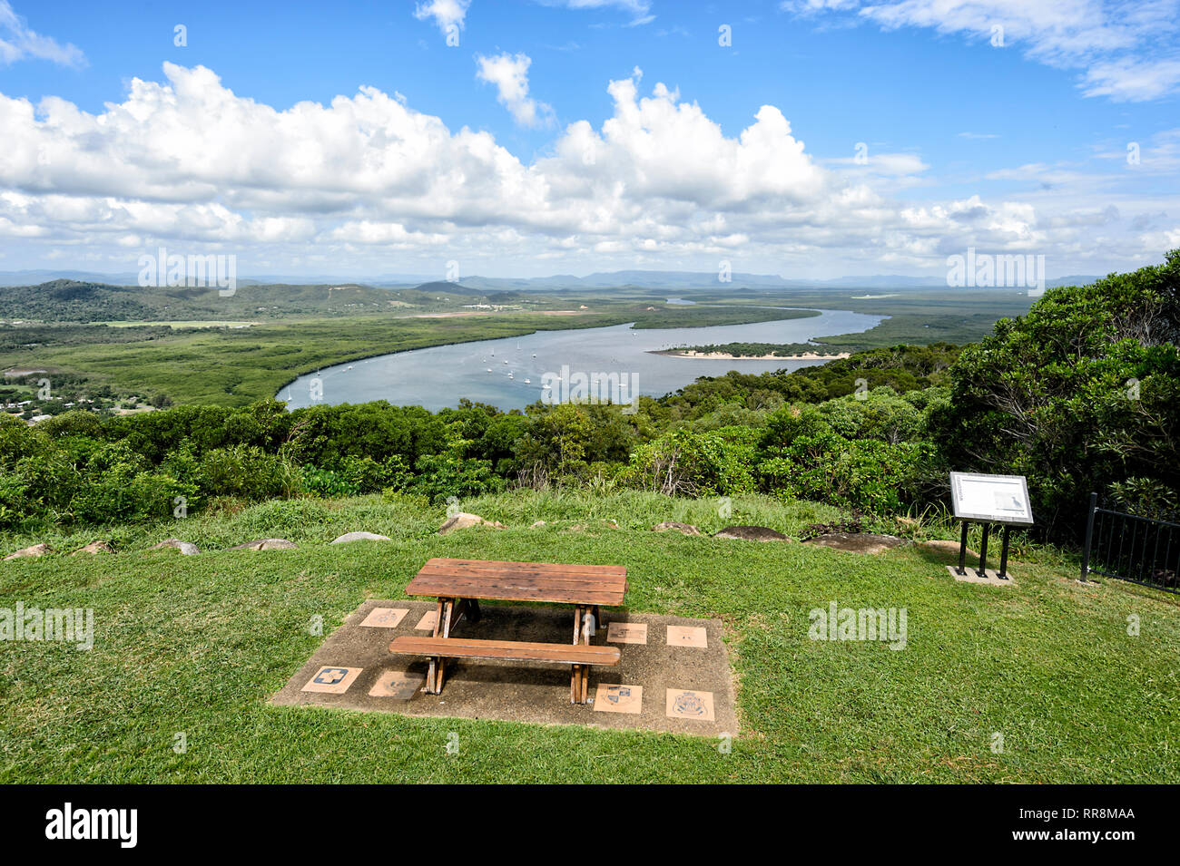 Vue panoramique de l'Endeavour River vu de Grassy Hill Lookout, Cooktown, Far North Queensland, Queensland, Australie, FNQ Banque D'Images