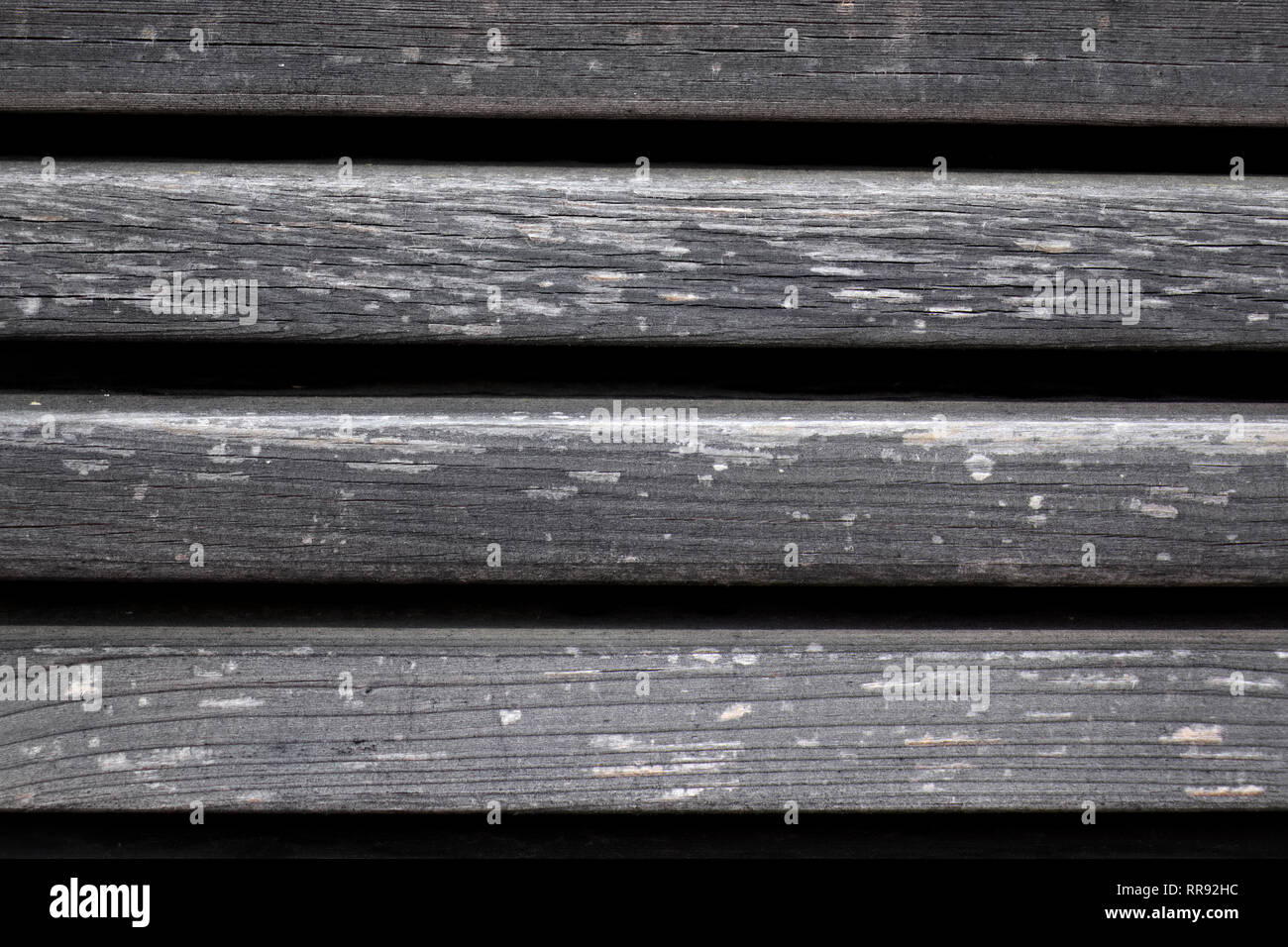 Close up de texture de planches de bois patiné gris avec des lacunes. Banque D'Images