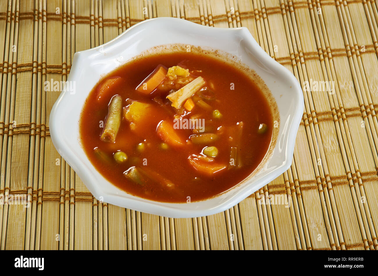 Aloo Tamatar ka Rasa, épicé et savoureux, de pommes de terre sauce populaire en Inde du Nord Banque D'Images