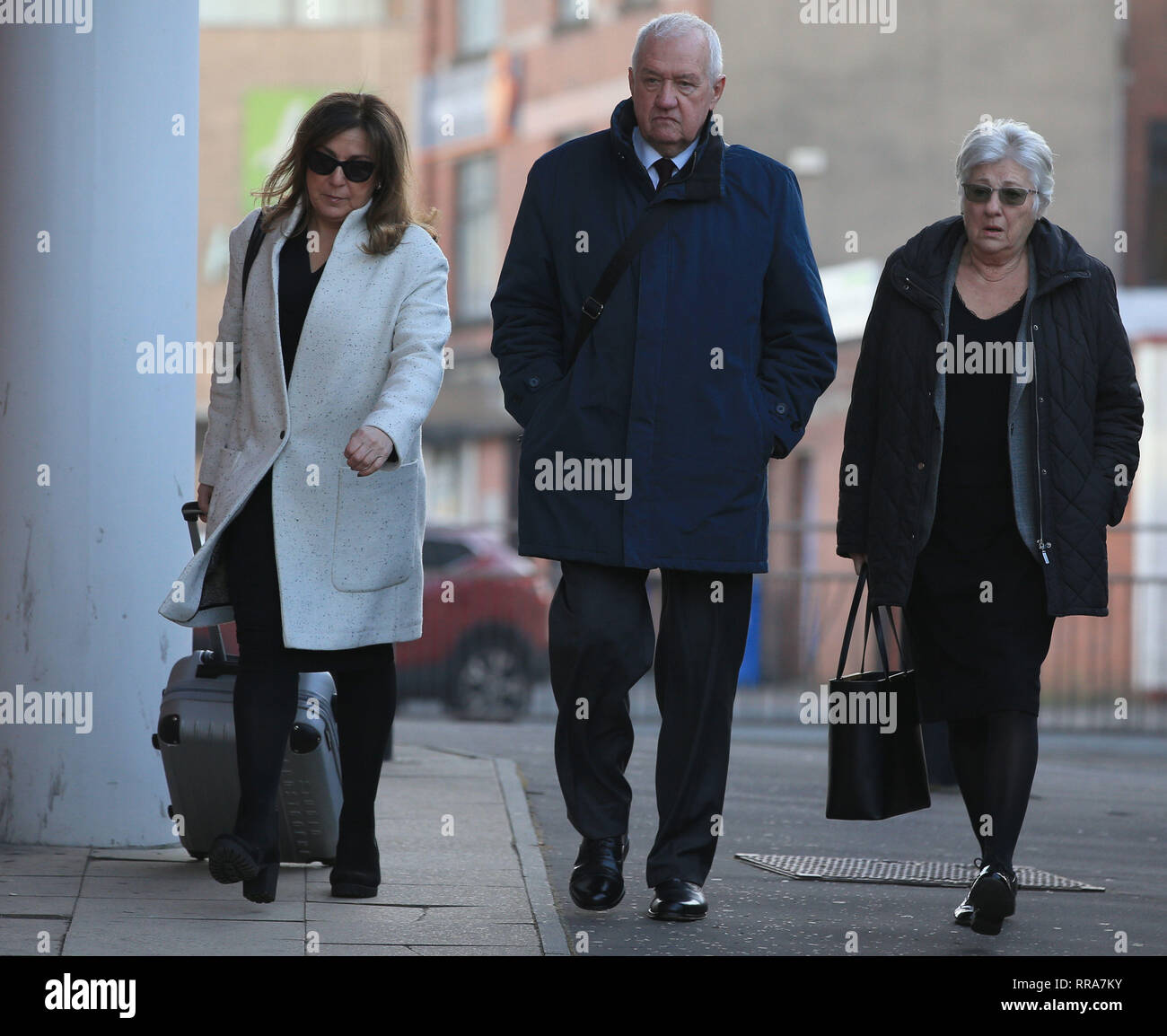 Le commandant David Duckenfield match Hillsborough qui est accusé de l'homicide involontaire coupable par négligence grave de 95 supporters de Liverpool en 1989, demi-finale de la FA Cup, arrivant Preston Crown Court. Banque D'Images