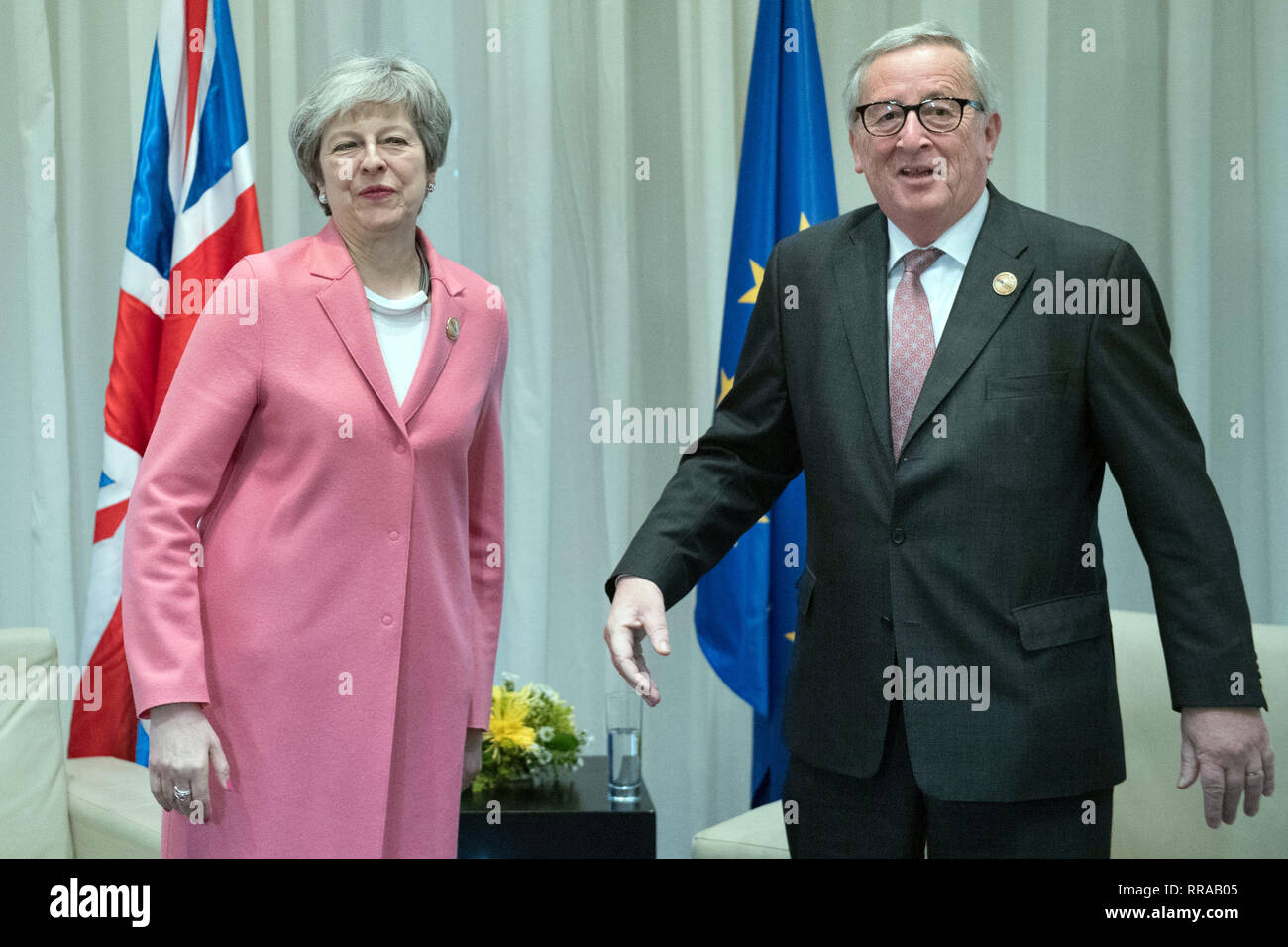 Premier ministre Theresa peut tenir une réunion bilatérale avec le président de la Commission européenne, Jean-Claude Juncker lors de la participation à la Ligue des États arabes sommet de Charm el-Cheikh, en Égypte. Banque D'Images