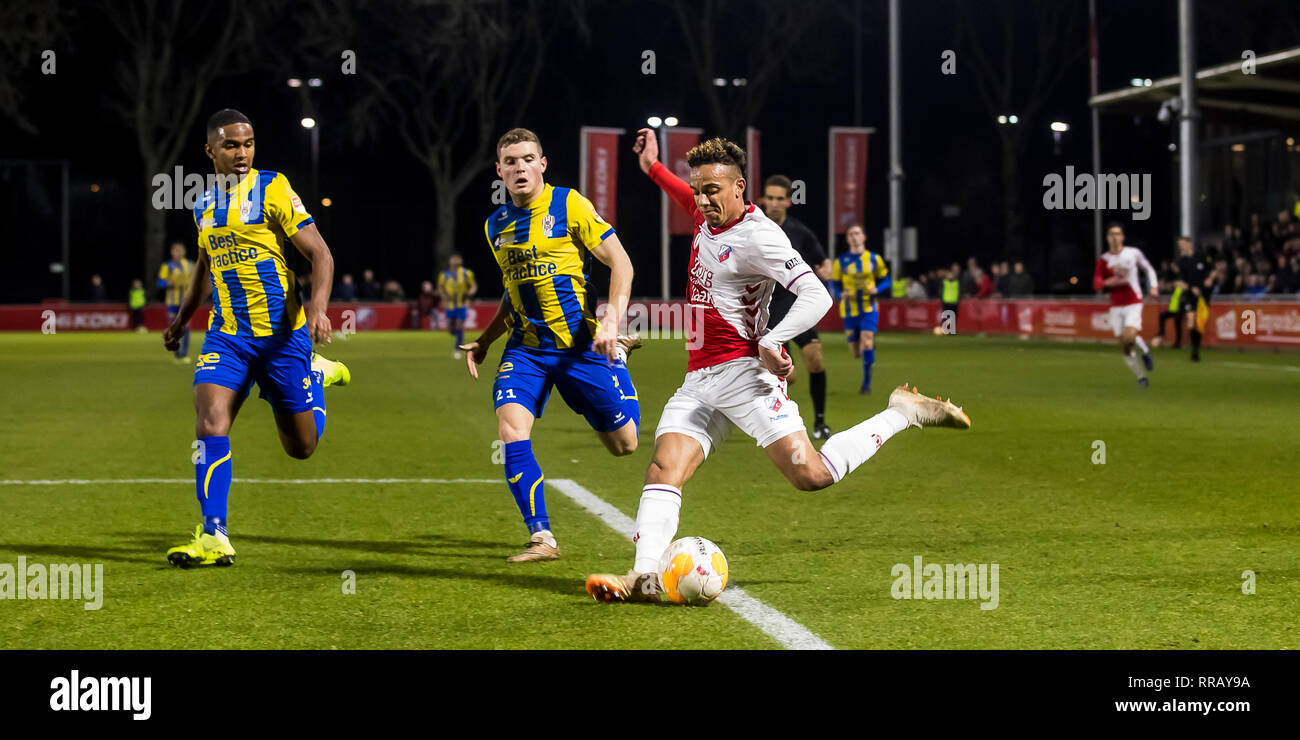 UTRECHT, Jong FC Utrecht - TOP Oss, football, Keuken Kampioen Divisie, saison 2018-2019, 25-02-2019, FC Utrecht Formation Zoudenbalch, Jong FC Utrecht player Keelan Lebon (M), TOP Oss Philippe Rommens (2L), TOP Oss player Hennos Asmelash (L) Banque D'Images