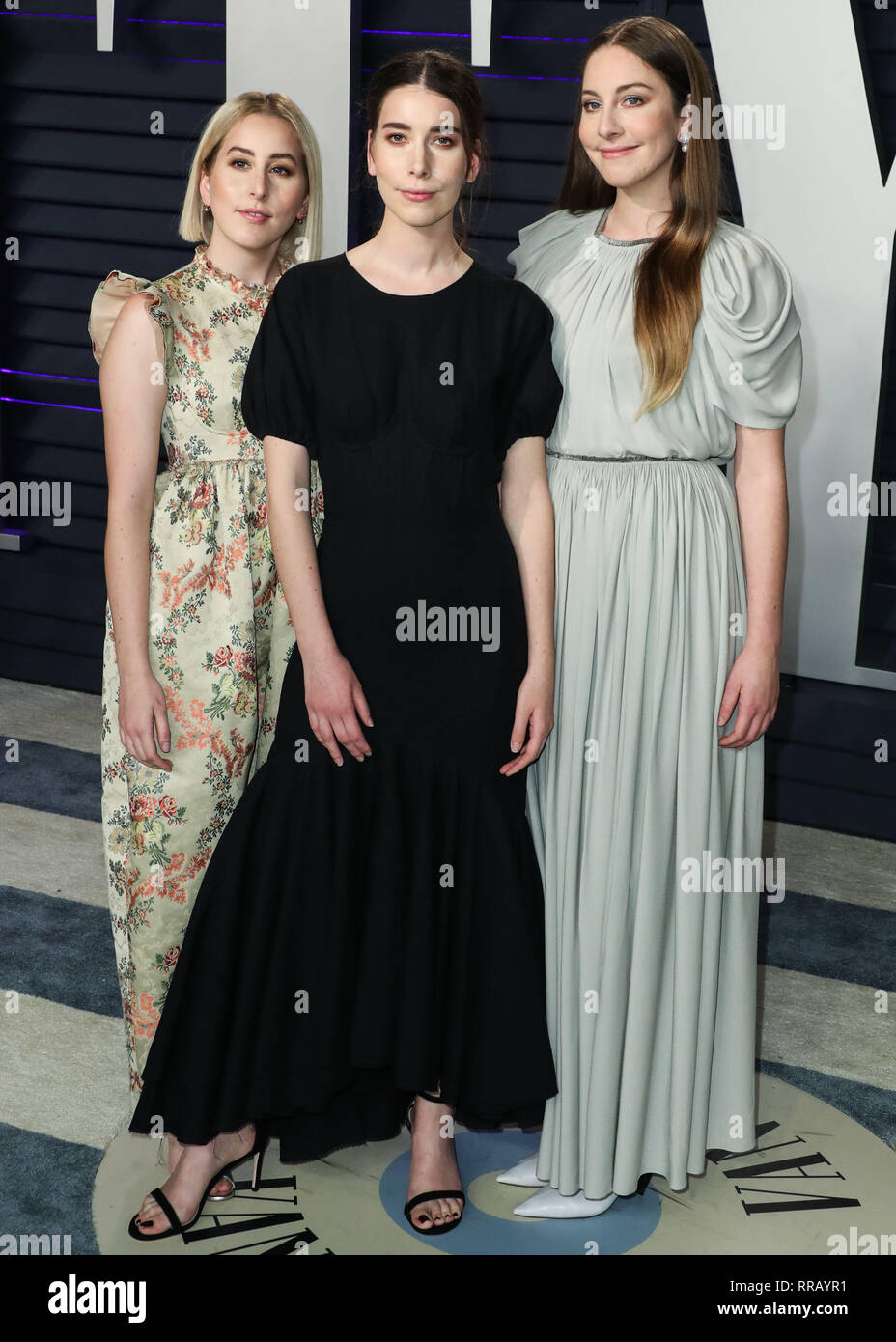 BEVERLY HILLS, LOS ANGELES, CA, USA - 24 février : Este Haim, Danielle Haim et Alana Haim de Haim arrivent à la Vanity Fair Oscar Party 2019 tenue à l'Wallis Annenberg Center for the Performing Arts le 24 février 2019 à Beverly Hills, Los Angeles, Californie, États-Unis. (Photo par Xavier Collin/Image Press Office) Banque D'Images