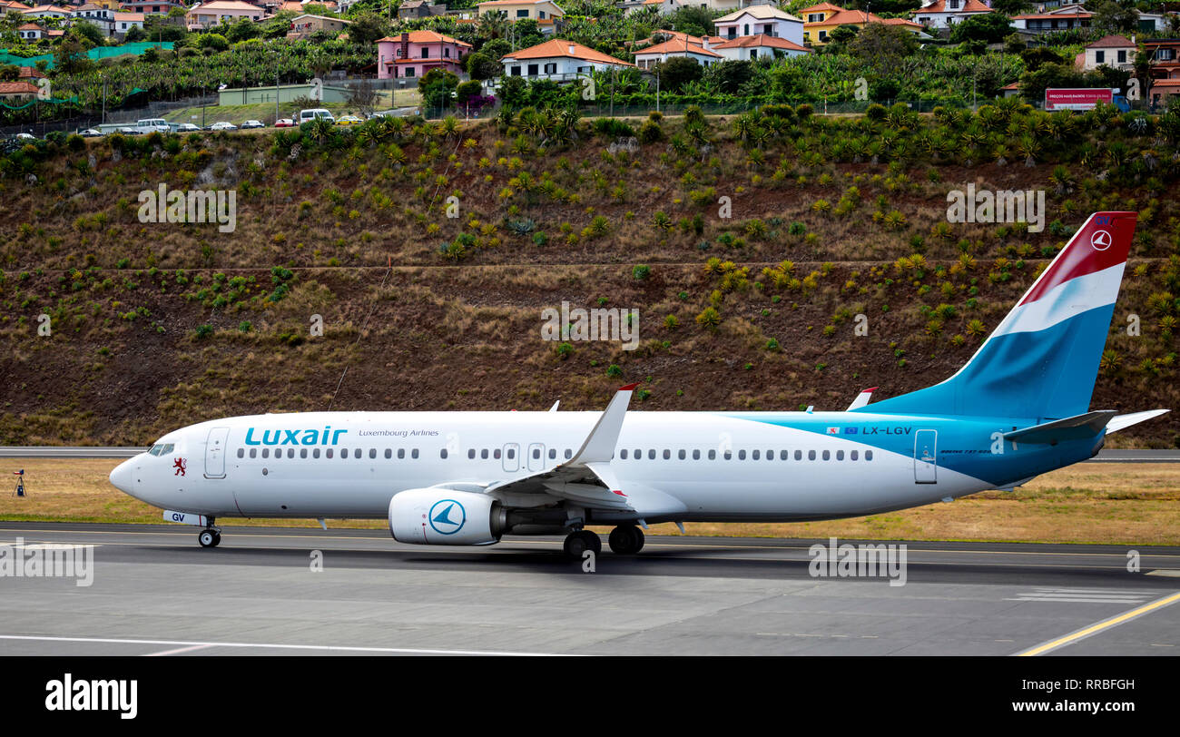 Boeing 737 Luxair à Cristiano Ronaldo (Funchal), l'aéroport de Madère, au Portugal. Banque D'Images