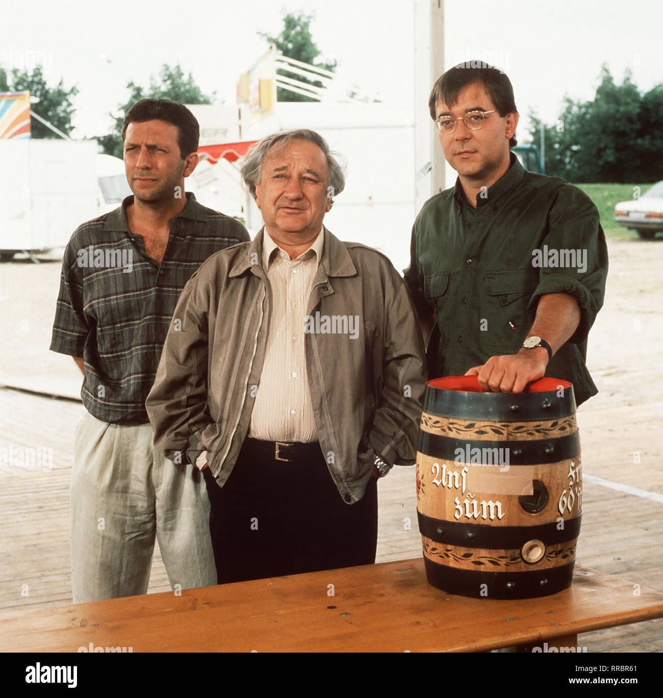 Kommissar Brandenburg und seine e ermitteln auf einem Volksfest. Santini (MICHELE OLIVERI), Brandebourg (HORST BOLLMANN) und Luginger ALEXANDER (Duda). aka. Bier vom Faß / Überschrift : TATORT Banque D'Images