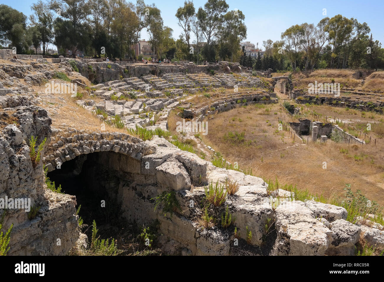 L'Amphithéâtre Romain de Syracuse ou Anfiteatro Romano Syracuse dans un parc archéologique est l'un des mieux conservés de structures à partir de début de l'époque impériale Banque D'Images