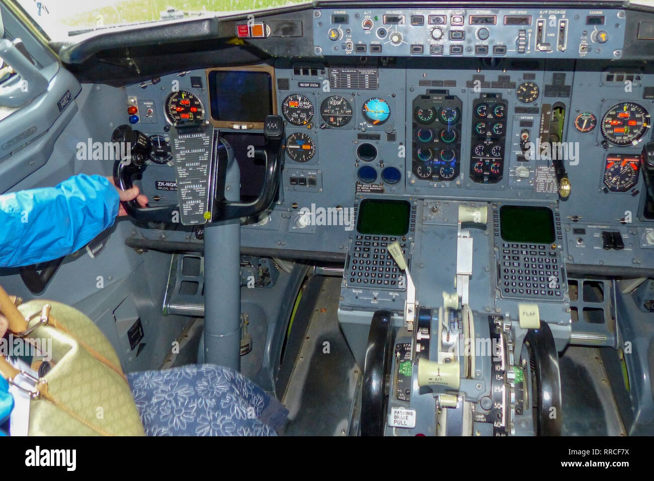 Intérieur d'un cockpit avec ses instruments de mesure et de commande de contrôle de vol Banque D'Images