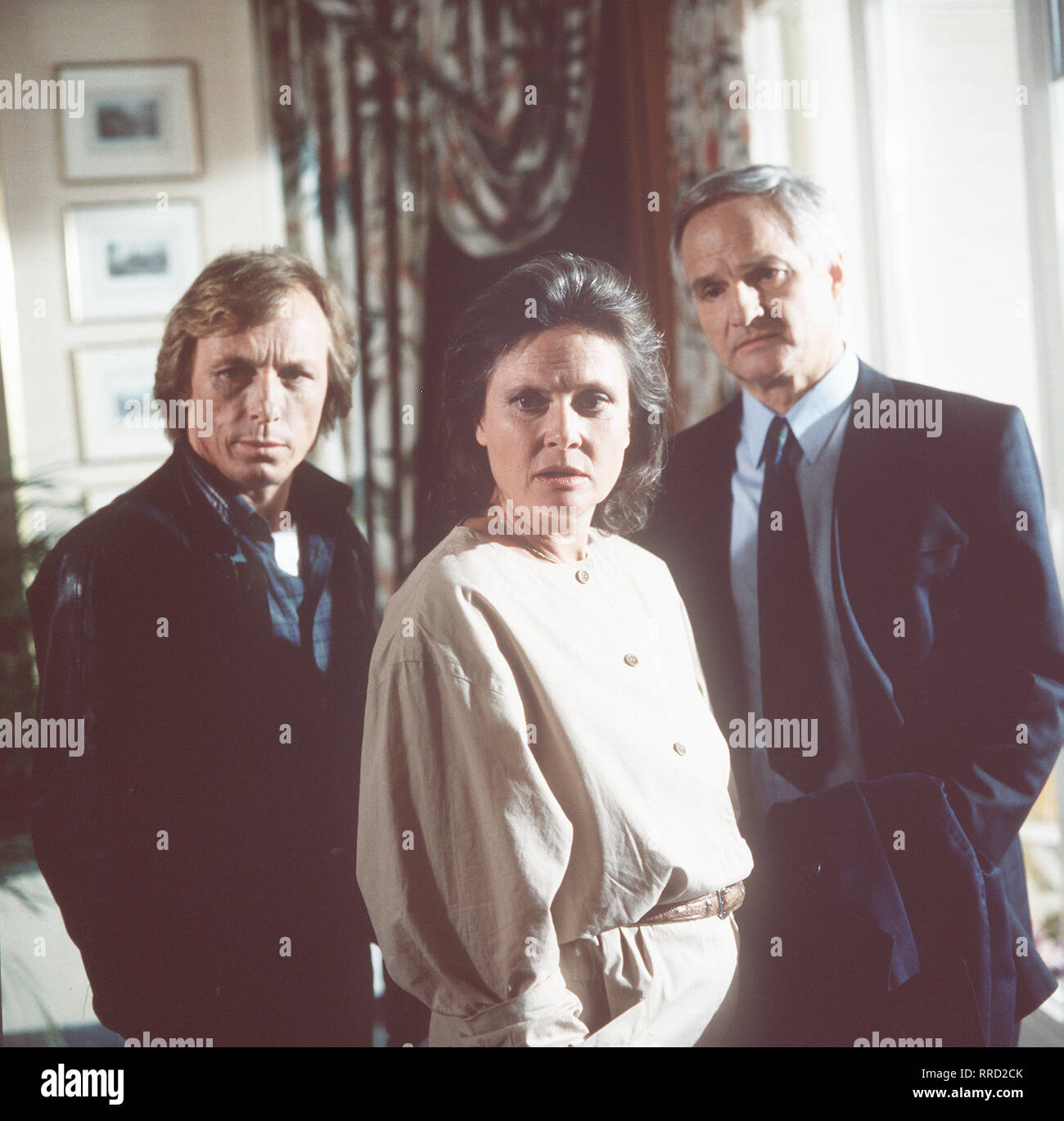 EIN FALL FÜR ZWEI / 70,000 bar / Ralf Soleg wurden beim Joggen mit einem Lieferwagen Beine zerquetscht beide. Seine Sœur Helma Golland hegt den Verdacht, dass Soleg umgebracht werden sollte, und fürchtet nun einen erneuten Anschlag. / Voir : Matula (CLAUS THEO GÄRTNER), Helma CORDULA TRANTOW (Golland), Fritz Golland (FRANK). / 34270 / , 29DFAfall2 / Überschrift : EIN FALL FÜR ZWEI / BRD 1989 Banque D'Images