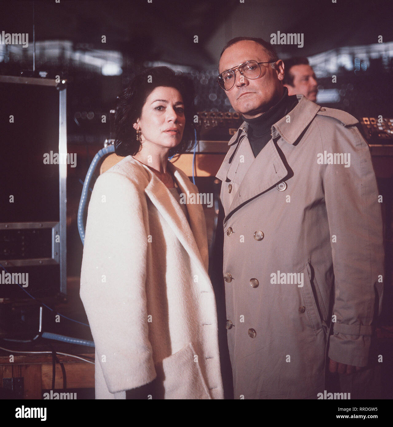 SOKO 5113 / Das Duell / D 1986 / Judith Hansen (HANNELORE ELSNER) und Karl Göttmann (WERNER KREINDL). / EM / , 26DFAsoko3 / Überschrift : SOKO 5113 / BRD 1986 Banque D'Images