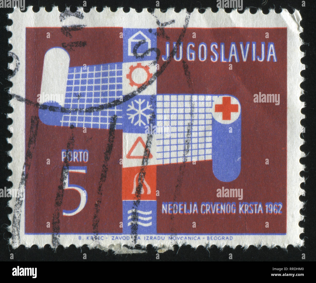 Russie KALININGRAD, 12 novembre 2016 : timbres en Yougoslavie, montre des bandages et des symboles de l'accueil, de l'industrie, de la météo, de transport, d'incendie et flo Banque D'Images