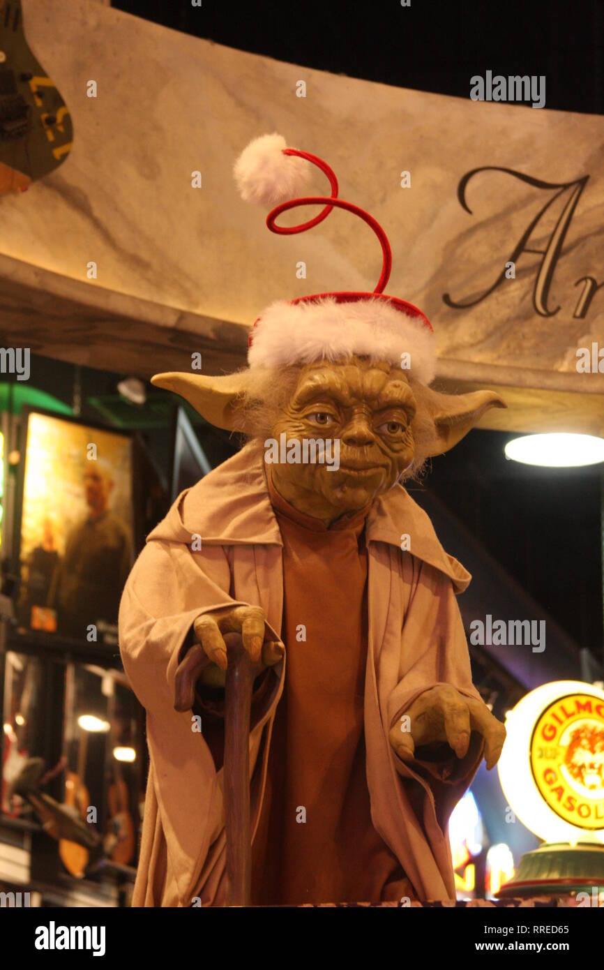 Mannequin Jedi affiche sur store front pendant la période de Noël Banque D'Images