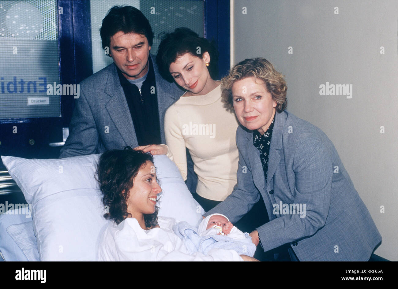 Joyeux Anniversaire Carla Rieck Kommt Zur Geburt Votre Kindes Dans Die Klinik Vor Jahren Marie War Die Hebamme Die Sie Zur Welt Gebracht Hat Carla Ist Auf Der Suche Nach Ihrer