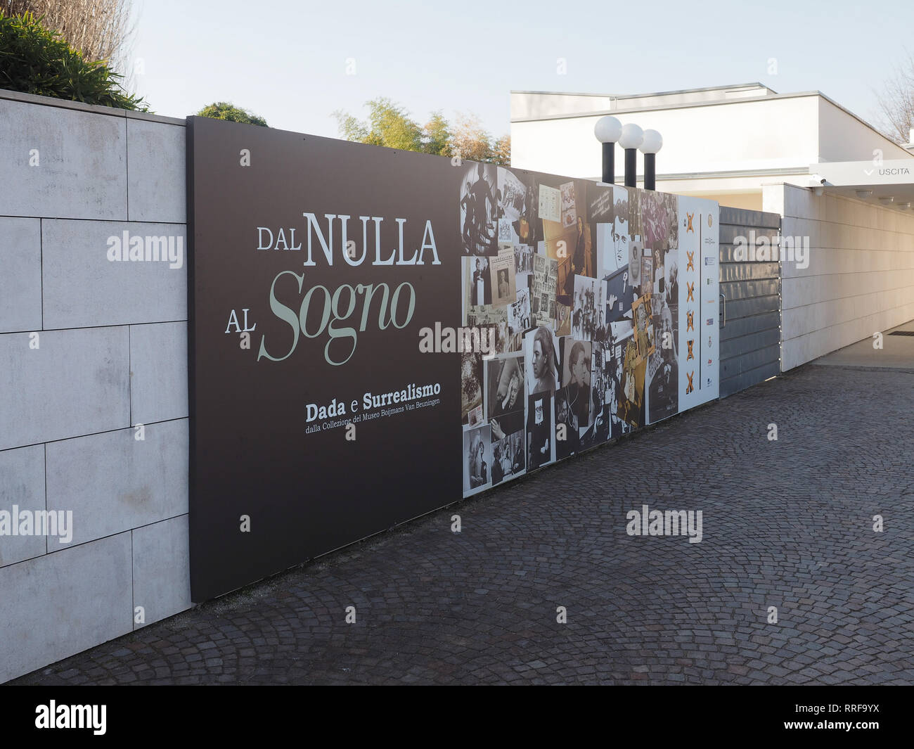 ALBA, ITALIE - circa 2019 Février : Dal Nulla al Sogno (sens de rien de rêver) Dada et le surréalisme à l'exposition Galerie d'art Fondazione Ferrero Banque D'Images