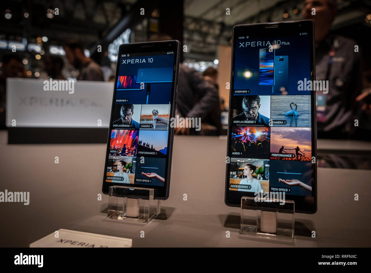 Le nouveau Sony Xperia smartphones 10 sont observées lors de la MWC2019. Le MWC2019 Mobile World Congress ouvre ses portes pour présenter les dernières nouveautés des fabricants de téléphones intelligents. La présence d'appareils prêts à gérer les communications 5G a été la marque de cette édition. Banque D'Images