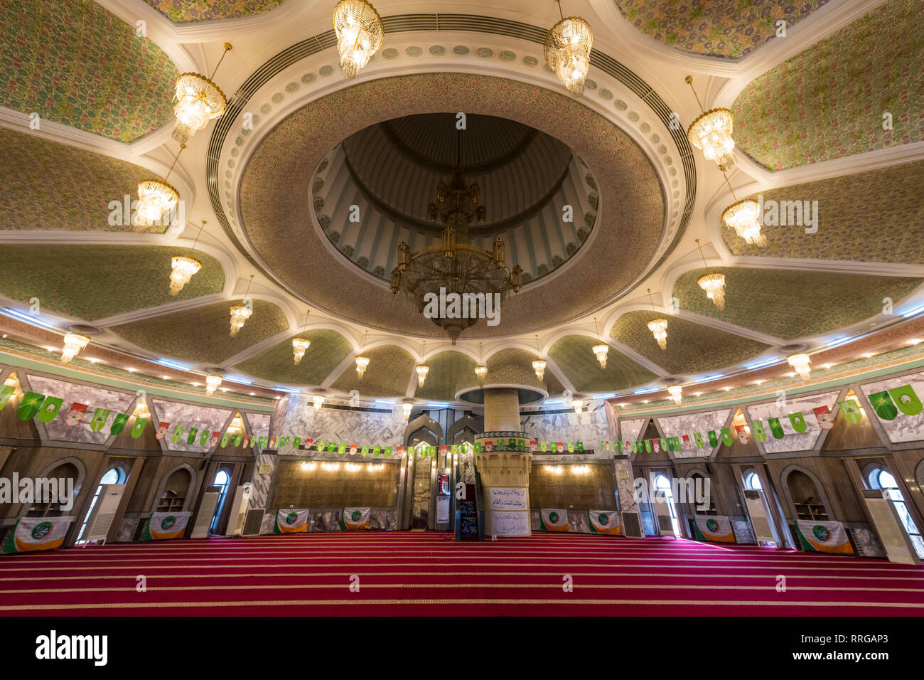 Hall principal du Maruf Karkhi mosquée al-soufi, Bagdad, Iraq, Middle East Banque D'Images