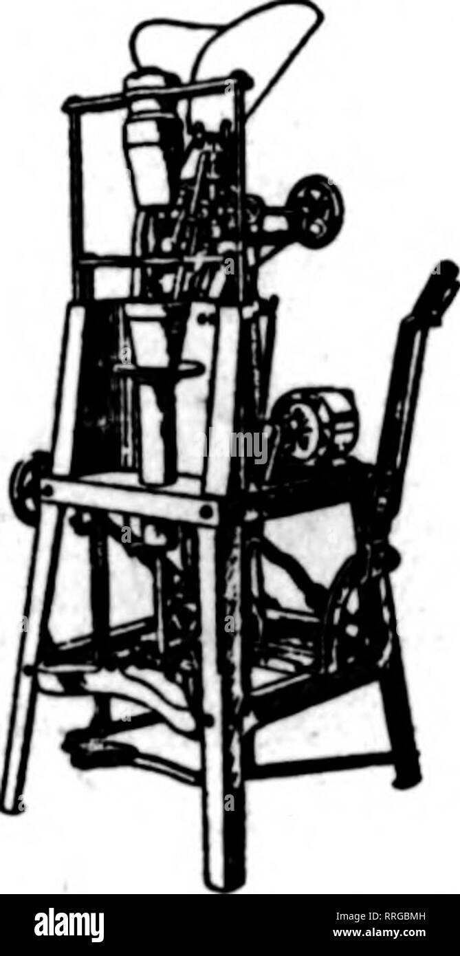 . Les fleuristes [microforme] examen. La floriculture. Domaine cultivé 1920-1921 I Liste maintenant nous cultivons seulement propre- Root Roses HOWARD ROSE CO., Hemet, Californie mentionner le ReTlew quand vous écrivez. Des boutures de poinsettia (Matériel) à la fois le vrai et rouge variété précoce, paniers à expédier n'importe où. 93,00$ par lOO ; &lt;25,00 p. lOOO PAUL ECKE, 1226 Avenue LOS ANGELES, Hayworth, CAL. depuis plusieurs mois, mais le stock disponible n'était pas overheavy et il n'était pas nécessaire de réduire les prix. La piscine en plein air les roses sont arrivés. Ophelia, Ward et Colombie-britannique mènent dans les grandes ventes de roses, alors que Brunner est maintenant abondant et en bon d Banque D'Images