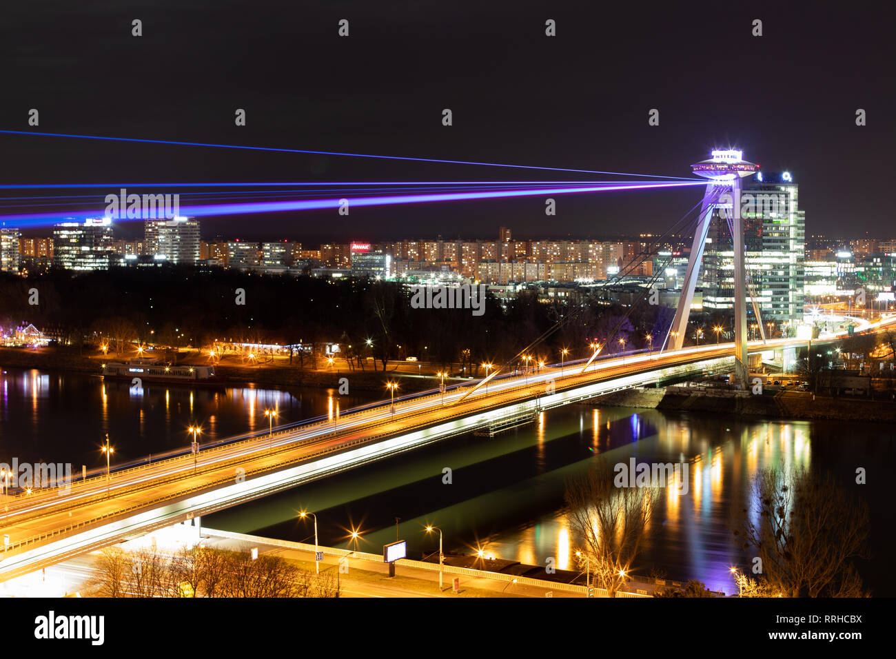 L'illumination festive Pont SNP Slovaque Banque D'Images