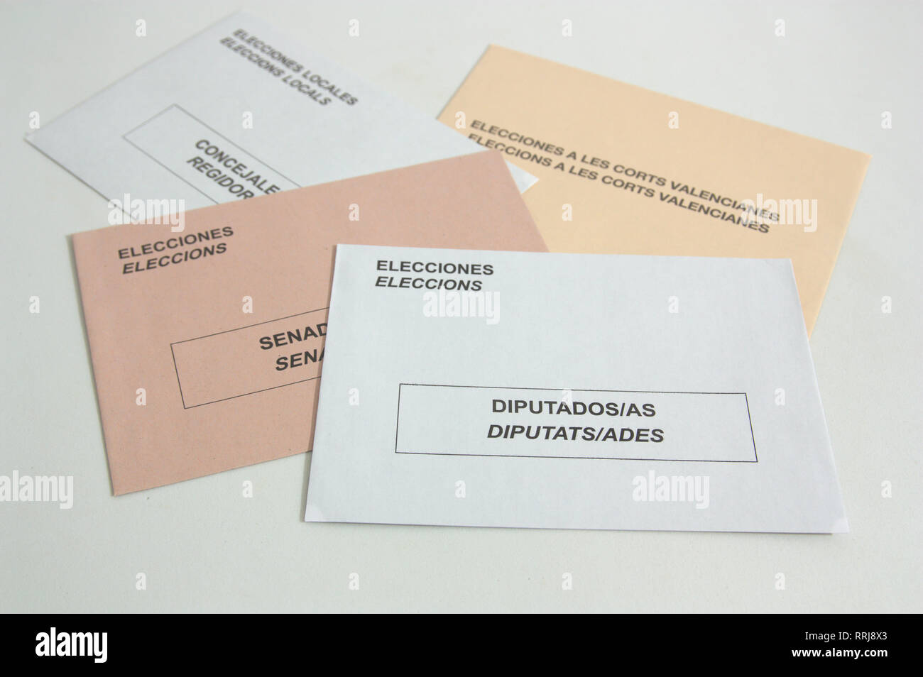 Les enveloppes pour les élections générales au congrès des députés ('ddélégués des ministres"), le Sénat, la portée régionale de la communauté de Valence (élections Banque D'Images