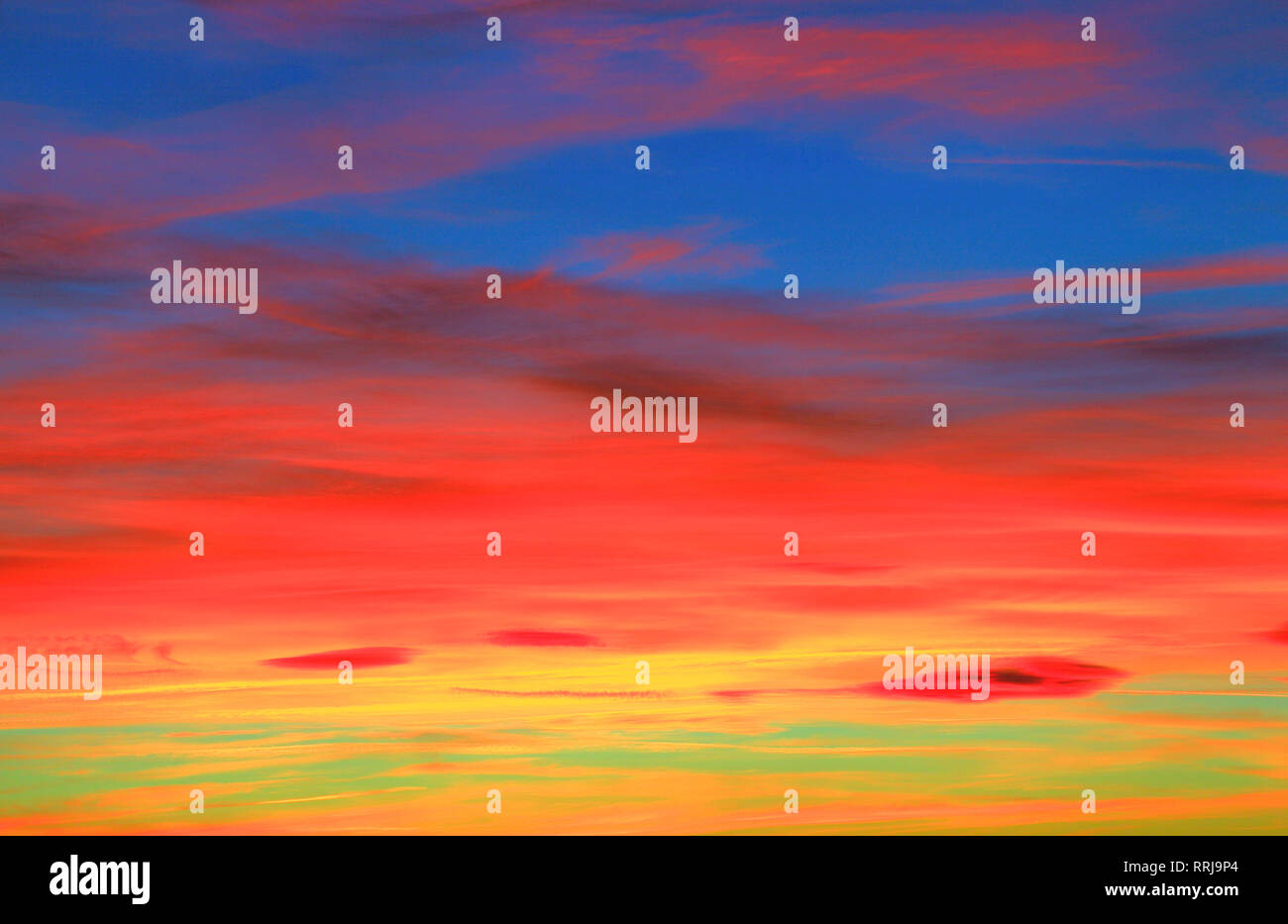 Spectaculaire, rouge, ciel, nuage, Ciel, nuages, après le coucher du soleil, couleur, coloré, météo, Banque D'Images