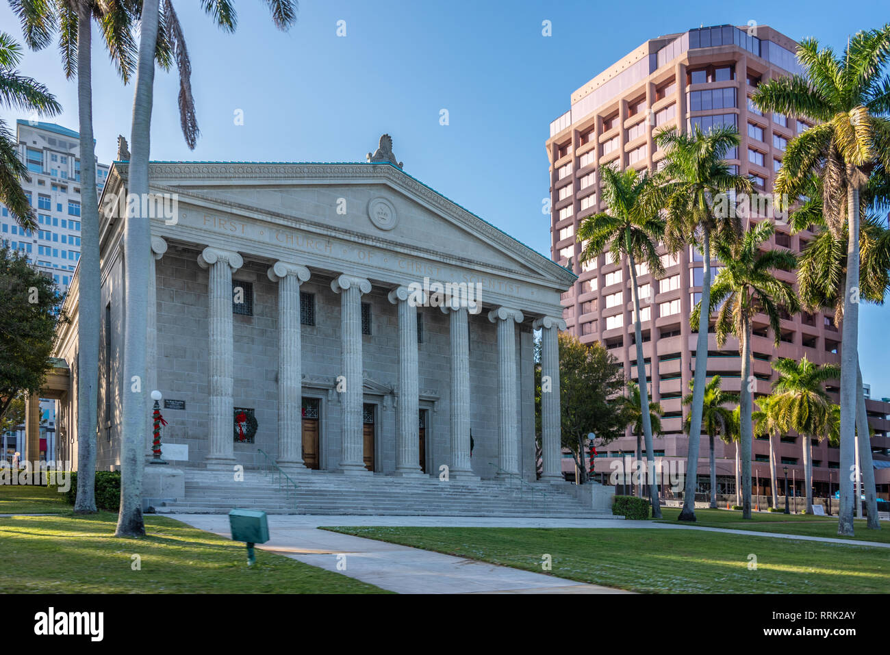 L'architecture variée le long du sud de Flagler bord de mer en centre-ville de West Palm Beach, en Floride. (USA) Banque D'Images