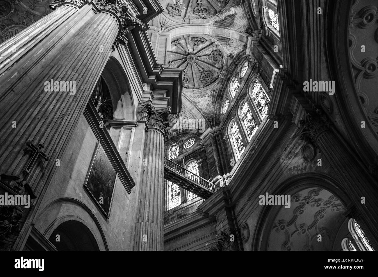 Intérieur de la cathédrale de Malaga, noir et blanc Banque D'Images