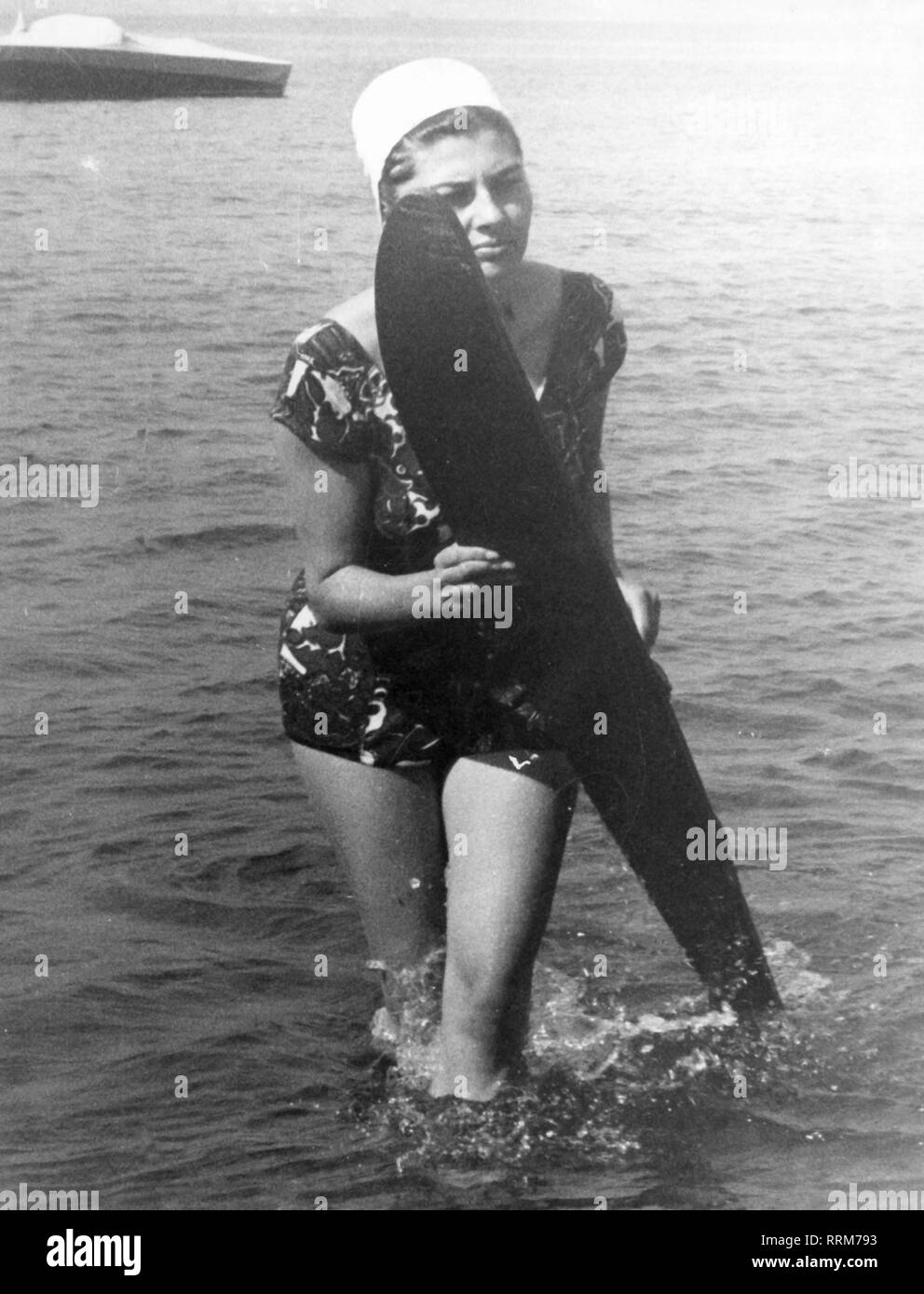 Soraya, 22.6.1932 - 25.10.2001, l'Impératrice de Perse 12.2.1951 - 6.4.1958, demi-longueur, vacances au bord de la mer, début des années 60, Additional-Rights Clearance-Info-Not-Available- Banque D'Images