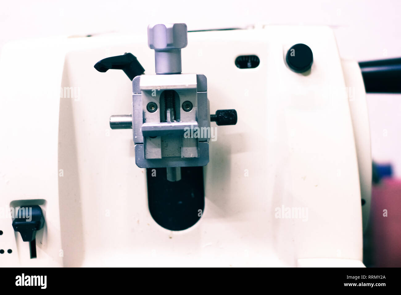 Un tissu pathologique section recettes coupe fine faire hitopathological microtome pour analyse Banque D'Images