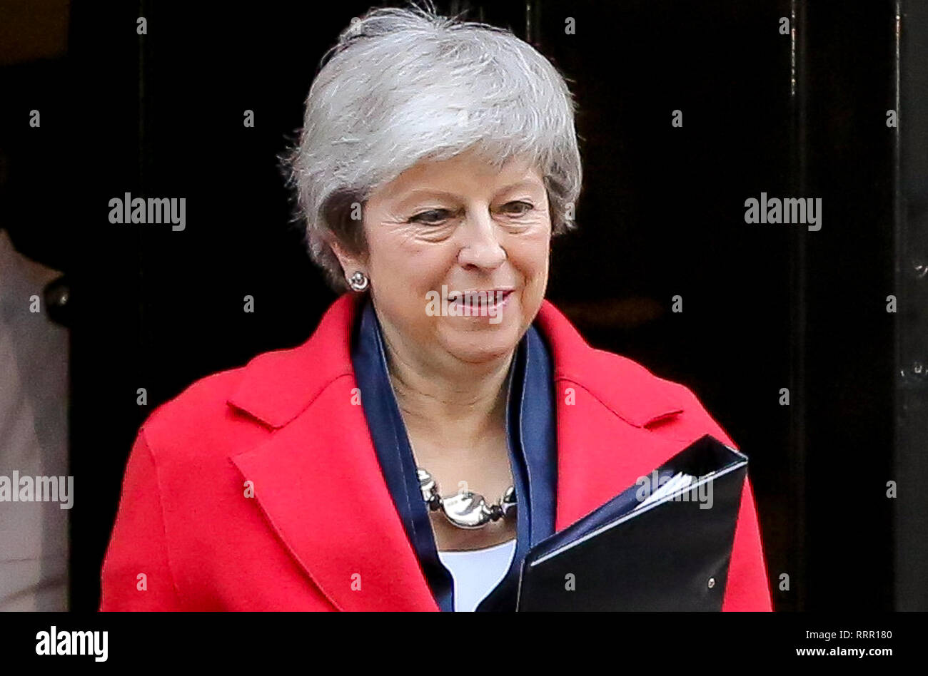 Londres, Royaume-Uni. Feb 26, 2019. Le Premier ministre britannique Theresa peut paraître au départ de numéro 10 Downing Street pour faire une déclaration à la Chambre des communes le Brexit. Credit : Dinendra Haria SOPA/Images/ZUMA/Alamy Fil Live News Banque D'Images