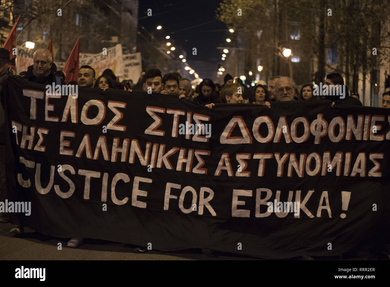 Athènes, Grèce. Feb 26, 2019. De gauche et organisations antiracistes de protestation contre la mort Ebuka. Ebuca Subek Mama, un migrant Nigérian de 34 ans, marié et père de deux enfants, est mort en détention dans l'Omonia de police dans le centre d'Athènes, un poste de police avec une longue histoire de la torture, des mauvais traitements et de décès inexpliqués. Credit : Nikolas Georgiou/ZUMA/Alamy Fil Live News Banque D'Images