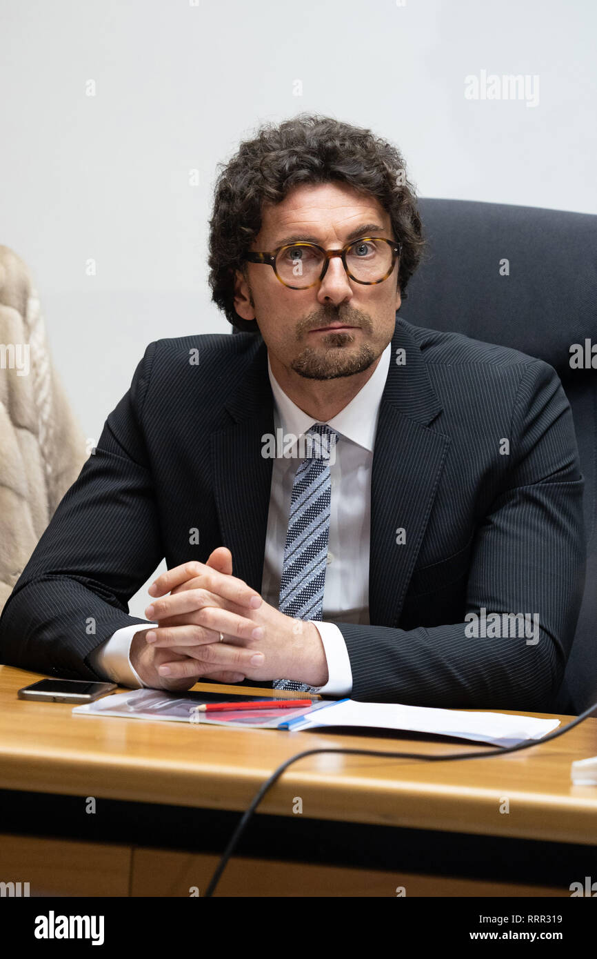 Corigliano Rossano, Italie, 26 février, 2019 - Danilo Toninelli, Ministre des Infrastructures et des Transports, lors du débat sur sa visite à Calabria, Italie. Credit : Alfonso Di Vincenzo/Kontrolab/Alamy Live News Banque D'Images