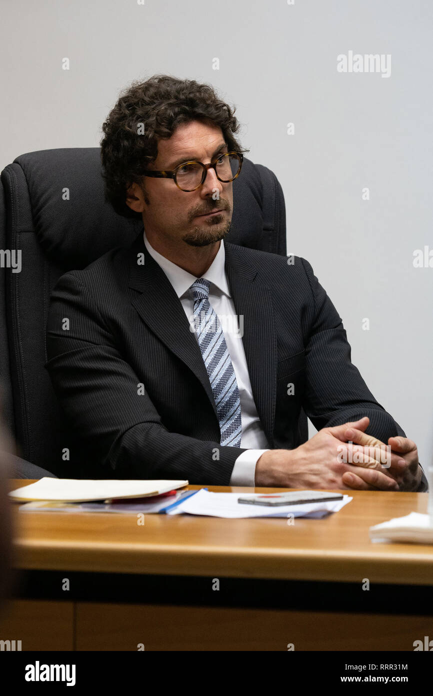 Corigliano Rossano, Italie, 26 février, 2019 - Danilo Toninelli, Ministre des Infrastructures et des Transports, lors du débat sur sa visite à Calabria, Italie. Credit : Alfonso Di Vincenzo/Kontrolab/Alamy Live News Banque D'Images