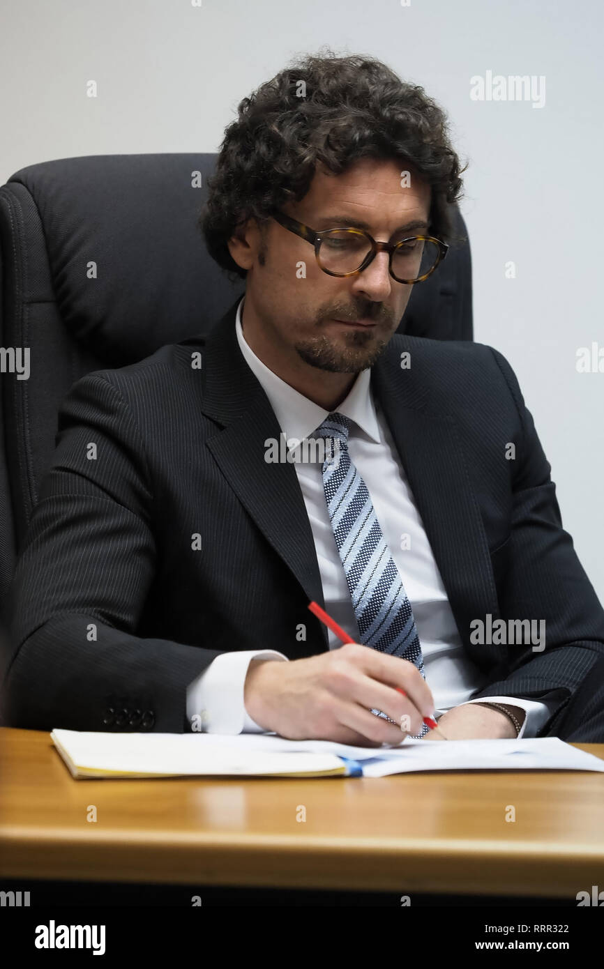Corigliano Rossano, Italie, 26 février, 2019 - Danilo Toninelli, Ministre des Infrastructures et des Transports, lors du débat sur sa visite à Calabria, Italie. Credit : Alfonso Di Vincenzo/Kontrolab/Alamy Live News Banque D'Images