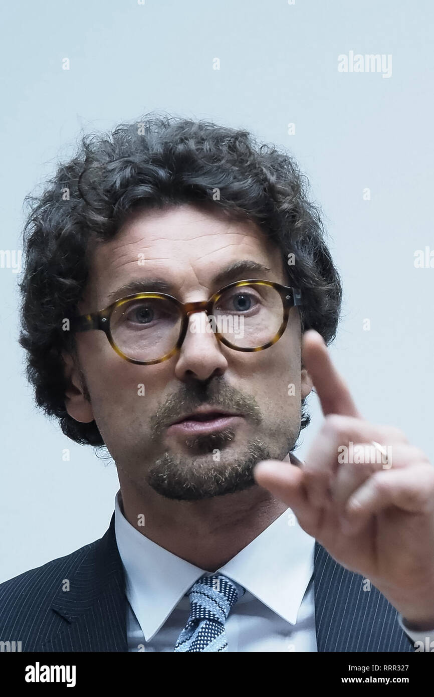 Corigliano Rossano, Italie, 26 février, 2019 - Danilo Toninelli, Ministre des Infrastructures et des Transports, lors du débat sur sa visite à Calabria, Italie. Credit : Alfonso Di Vincenzo/Kontrolab/Alamy Live News Banque D'Images