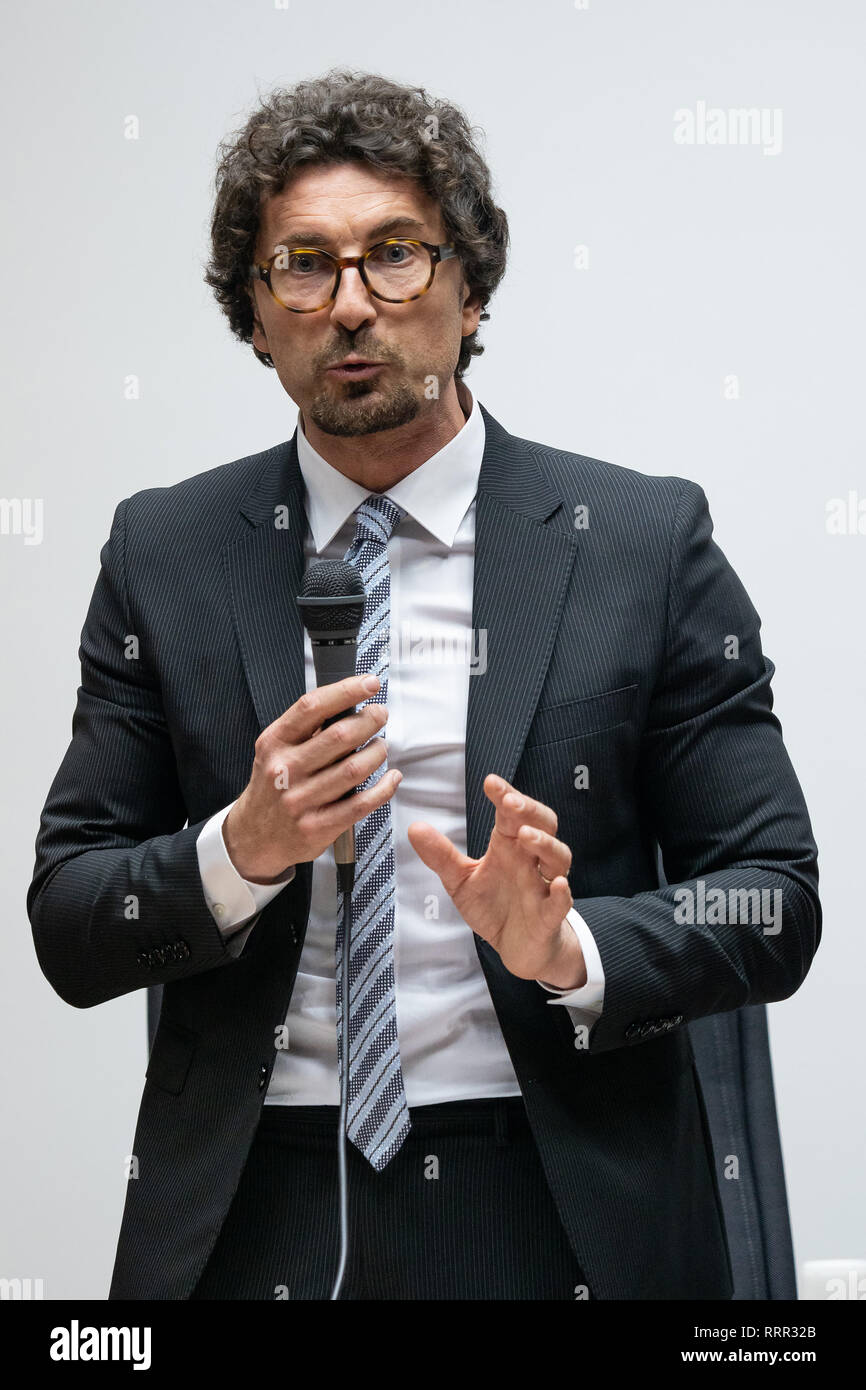 Corigliano Rossano, Italie, 26 février, 2019 - Danilo Toninelli, Ministre des Infrastructures et des Transports, lors du débat sur sa visite à Calabria, Italie. Credit : Alfonso Di Vincenzo/Kontrolab/Alamy Live News Banque D'Images