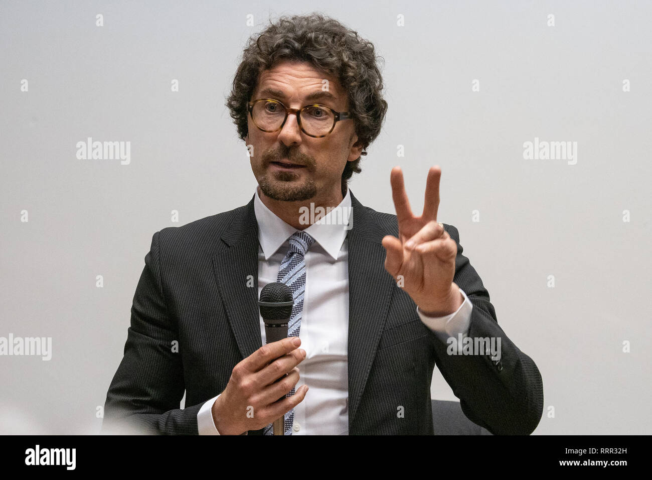 Corigliano Rossano, Italie, 26 février, 2019 - Danilo Toninelli, Ministre des Infrastructures et des Transports, lors du débat sur sa visite à Calabria, Italie. Credit : Alfonso Di Vincenzo/Kontrolab/Alamy Live News Banque D'Images