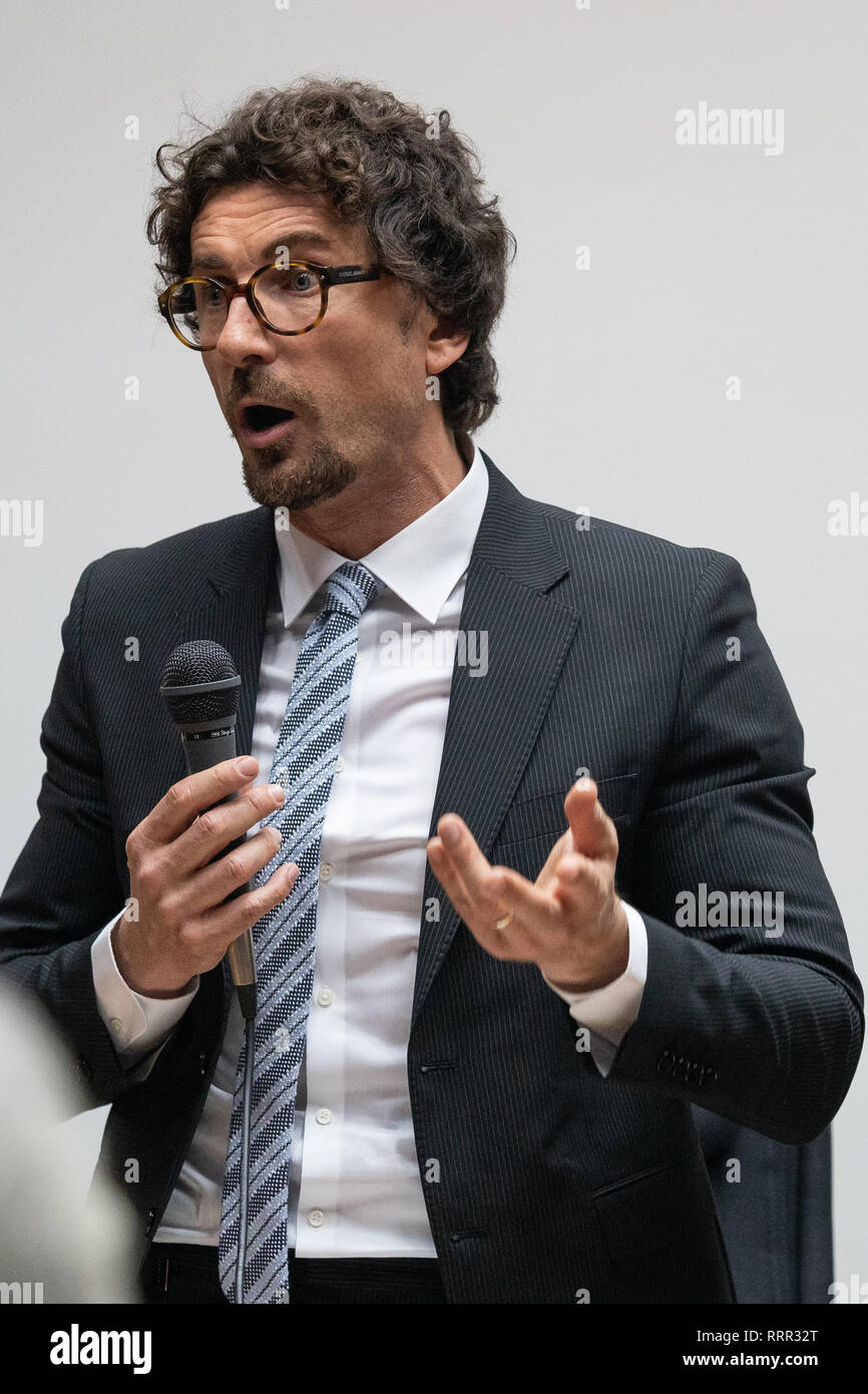 Corigliano Rossano, Italie, 26 février, 2019 - Danilo Toninelli, Ministre des Infrastructures et des Transports, lors du débat sur sa visite à Calabria, Italie. Credit : Alfonso Di Vincenzo/Kontrolab/Alamy Live News Banque D'Images