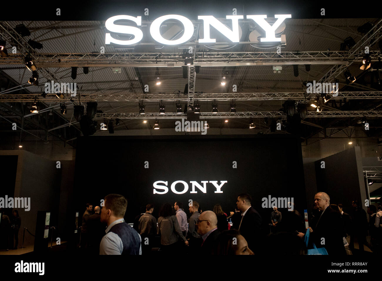 Barcelone, Espagne. 26 févr. 2019. 26 février 2019 - Barcelone, Catalogne, Espagne - pavillon Sony au cours de la GSMA Mobile World Congress 2019 à Barcelone, l'événement mondial le plus important sur les appareils mobiles communications réunissant les entreprises de premier plan et des derniers développements dans le secteur. Crédit : Jordi Boixareu/Alamy Live News Banque D'Images