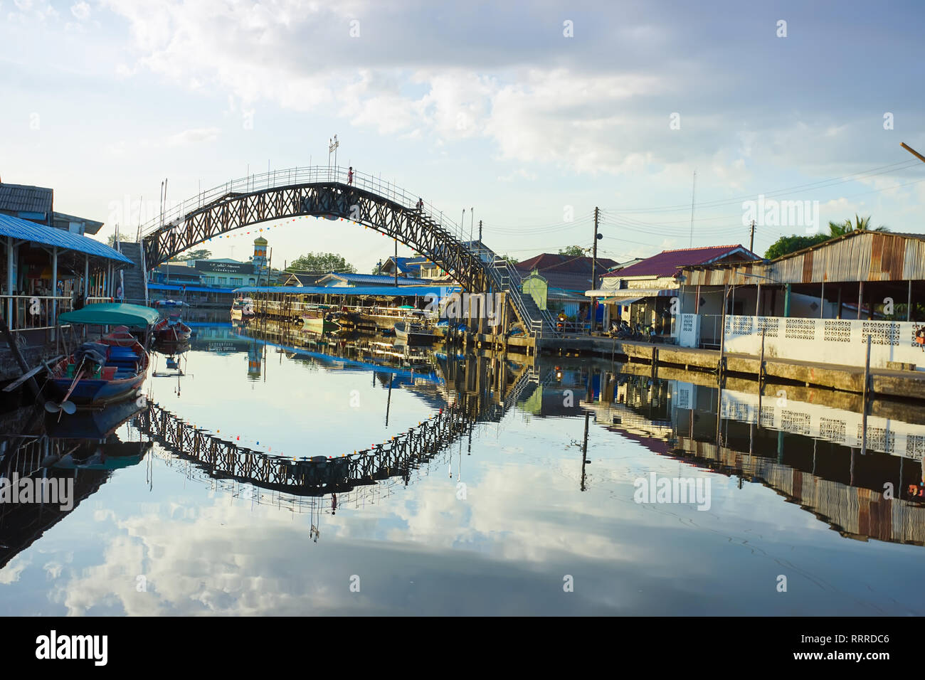 Trad, Thaïlande - Décembre 01, 2018 : point de vue de l'oeil de Nam Chieo Village, province de Trad, en Thaïlande. Ce lieu est célèbre les destinations de voyage de l'évaluation environnementale Banque D'Images Trad, Thaïlande - Décembre 01, 2018 : point de vue de l'oeil de Nam Chieo Village, province de Trad, en Thaïlande. Ce lieu est célèbre les destinations de voyage de l'évaluation environnementale Banque D'Images