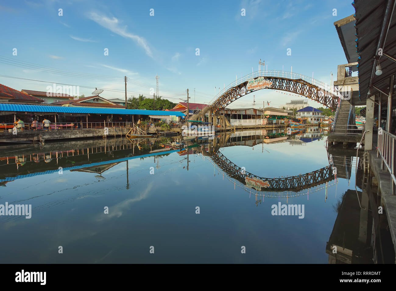 Trad, Thaïlande - Décembre 01, 2018 : point de vue de l'oeil de Nam Chieo Village, province de Trad, en Thaïlande. Ce lieu est célèbre les destinations de voyage de l'évaluation environnementale Banque D'Images Trad, Thaïlande - Décembre 01, 2018 : point de vue de l'oeil de Nam Chieo Village, province de Trad, en Thaïlande. Ce lieu est célèbre les destinations de voyage de l'évaluation environnementale Banque D'Images