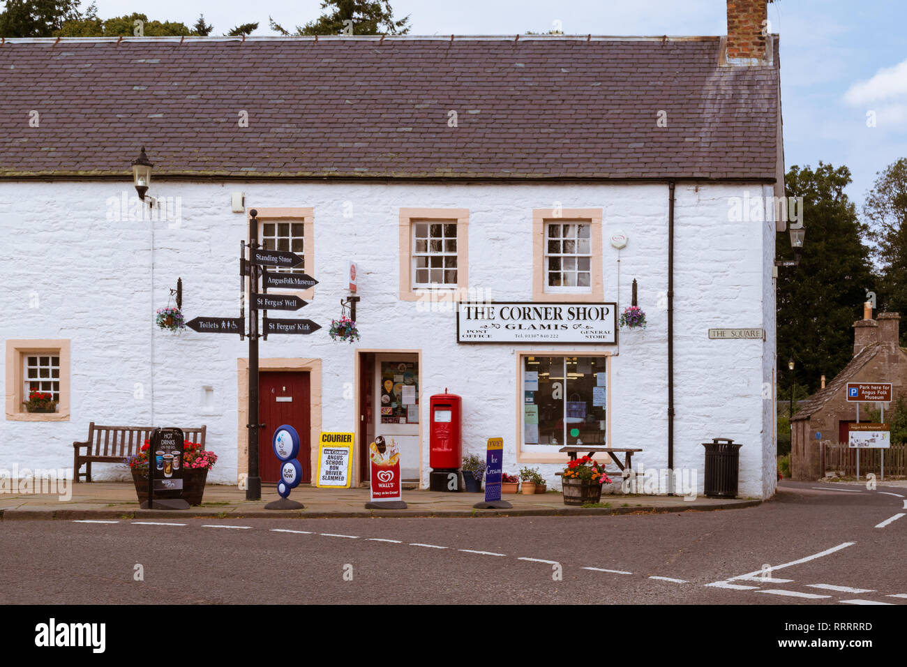 The Corner Shop et bureau de poste, Glamis, Angus, Scotland, UK Banque D'Images